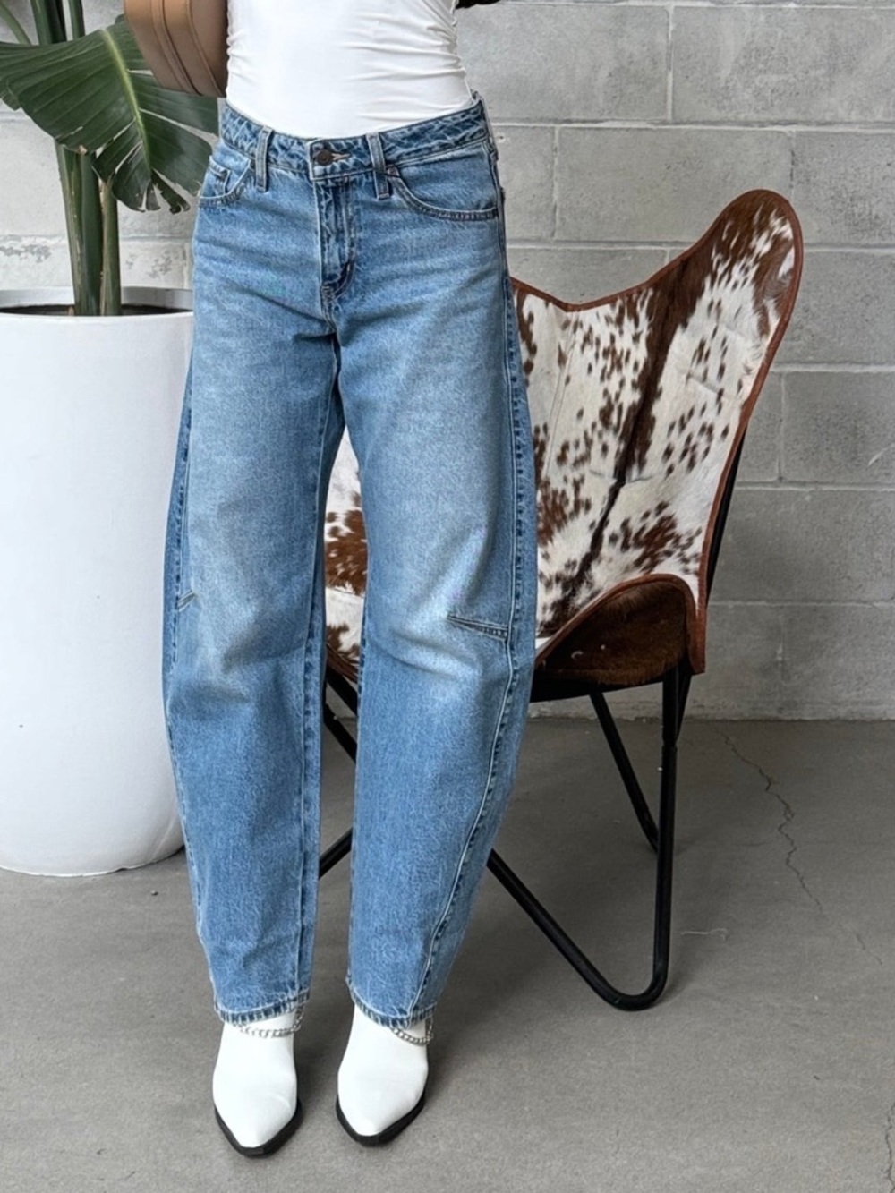 Levi’s Baggy Dad Barrel Jean - Picture 2 of 2